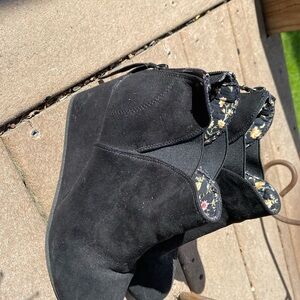 Maurice’s boots, women’s 8